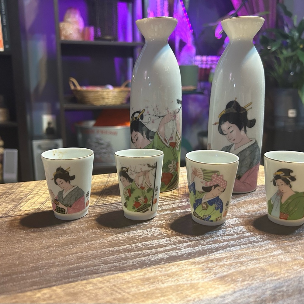 Source Unknown Multicolor Geisha Vase Set